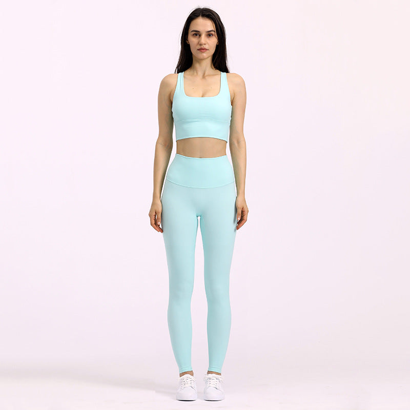 Yoga chic women’s gym outfit - Girl Season Boutique