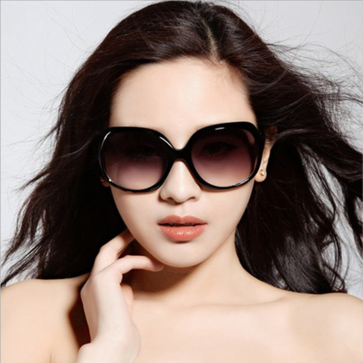 Women's oversized sunglasses