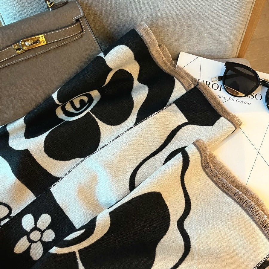 High-grade Versatile Black And White Scarf