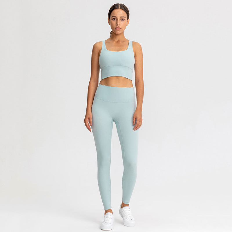 Yoga chic women’s gym outfit - Girl Season Boutique